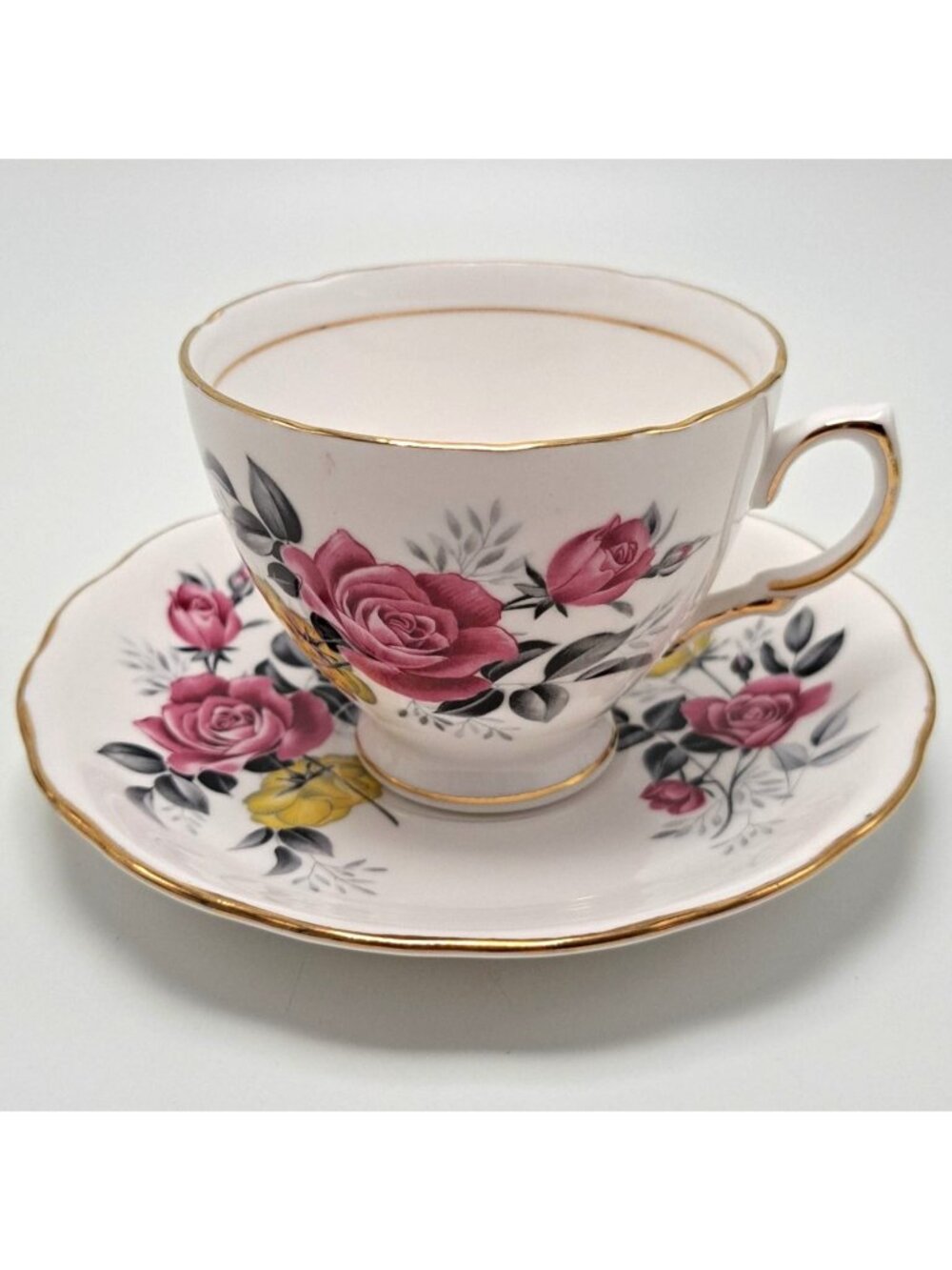 Royal Vale Bone China Teacup Saucer Set Floral Pattern Gold Trim England
